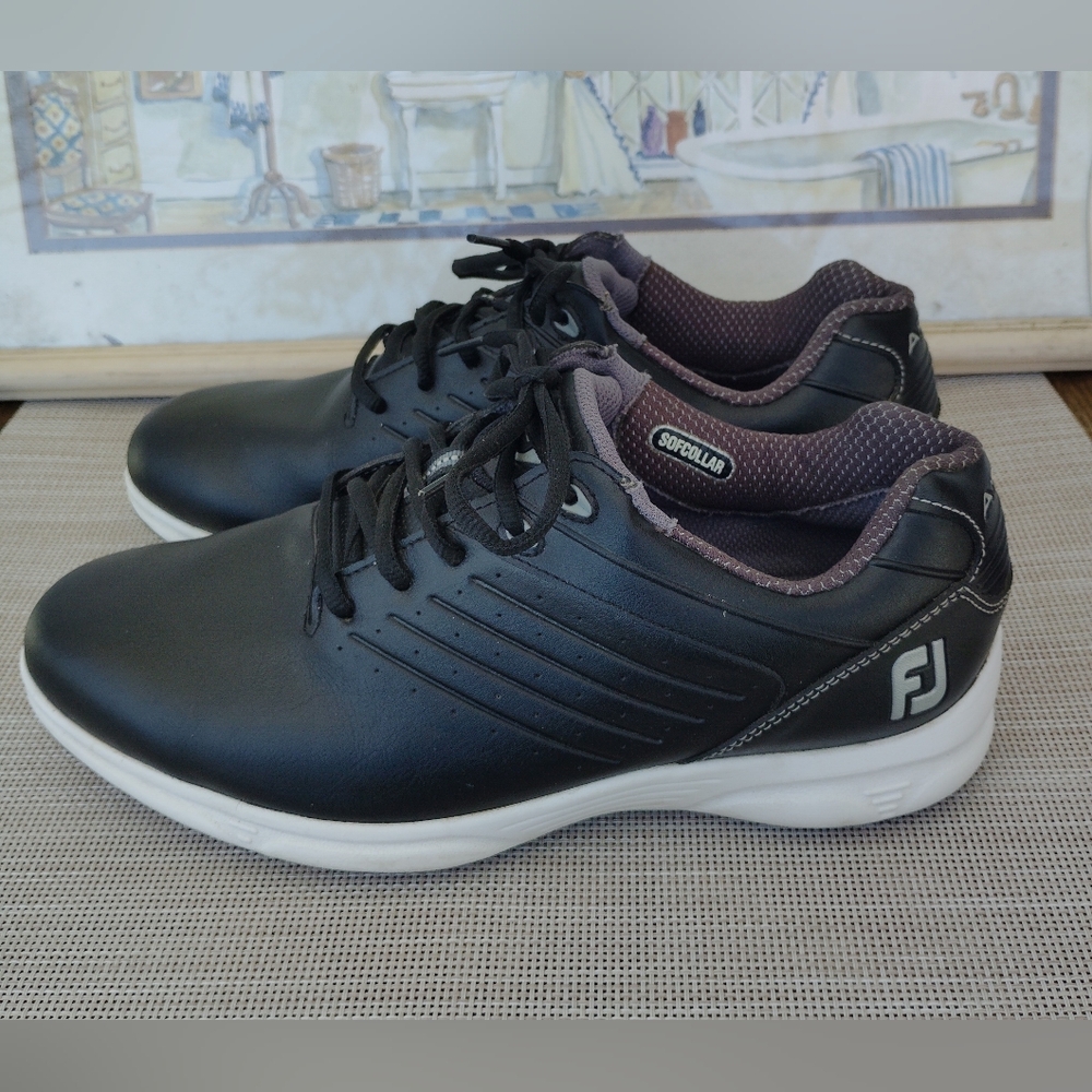 Men's FootJoy "Arc SL" Black Synthetic Spikeless Golf Shoes. Size 8.5M.